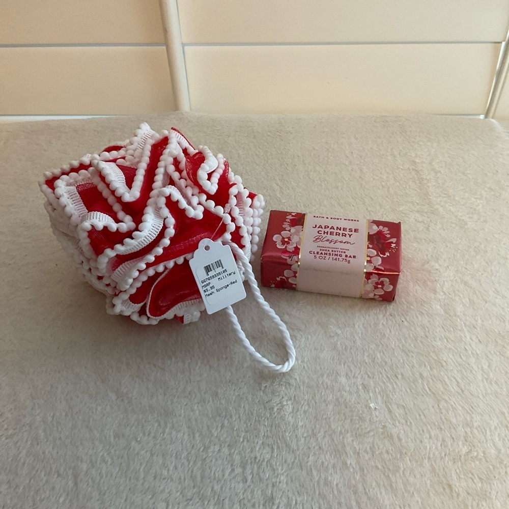 Red and White Bath Loofah with Japanese Cherry Blossom Soap